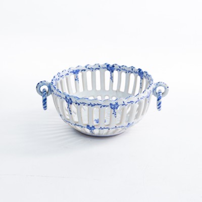 Porcelanowy, ażurowy koszyczek z pierścieniami, ręcznie wykonany, Francja 